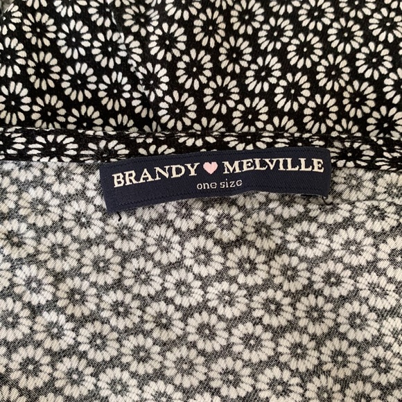 3/$15! Brandy Melville Sleeveless Crop top. One Size (fits small) - Picture 3 of 6